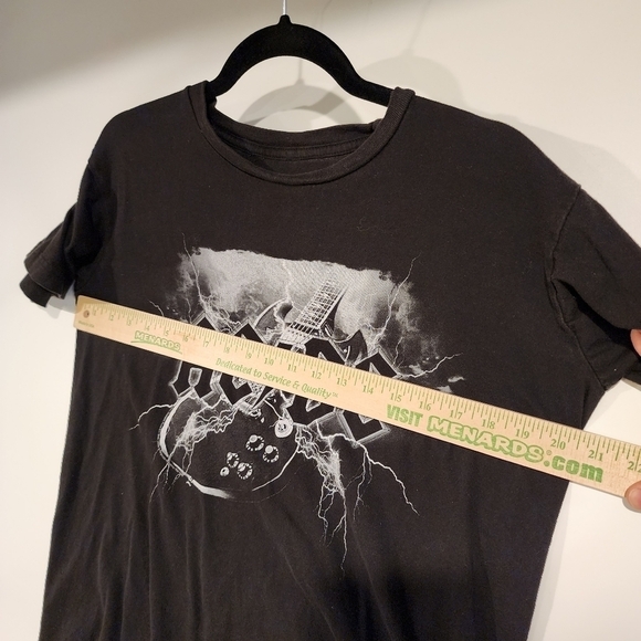 Liquid Blue AC/DC Black Guitar T-shirt SHort Sleeve Graphic Crew Neck sz Md - Picture 5 of 6